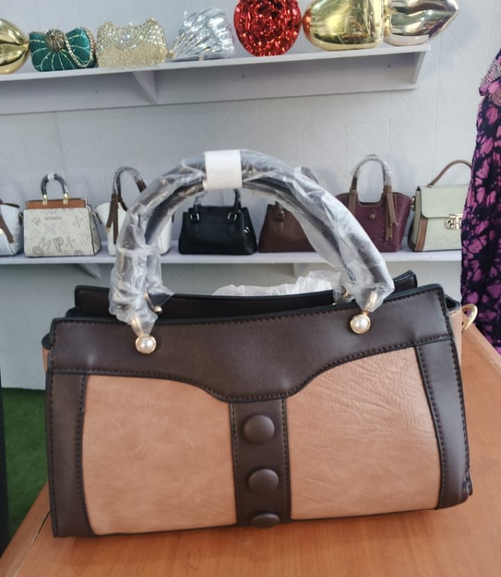 Caramel two-tone barrel bag